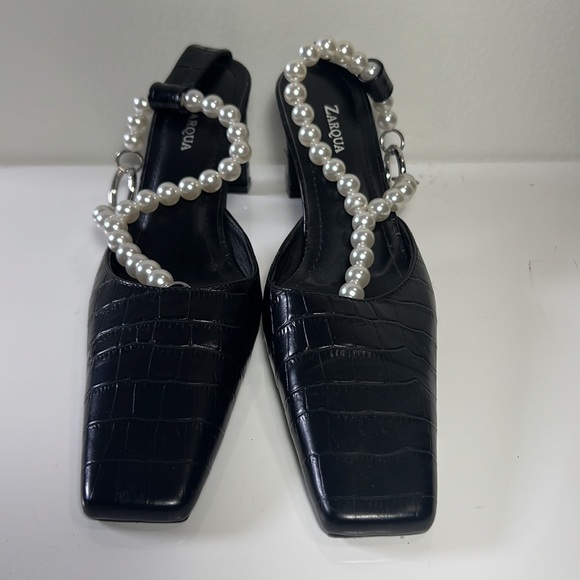 Zarqua Black Embossed Leather Heels w/Pearl Straps size 38 US 7.5 - Picture 4 of 6